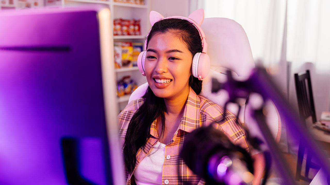 Female live streamer